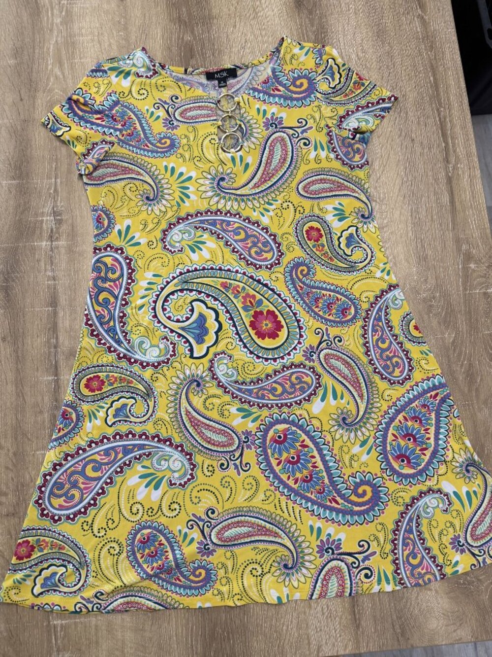 MSK Yellow Paisley Print Short Sleeve Womens Dress With Gold Ring Accent - Mediu